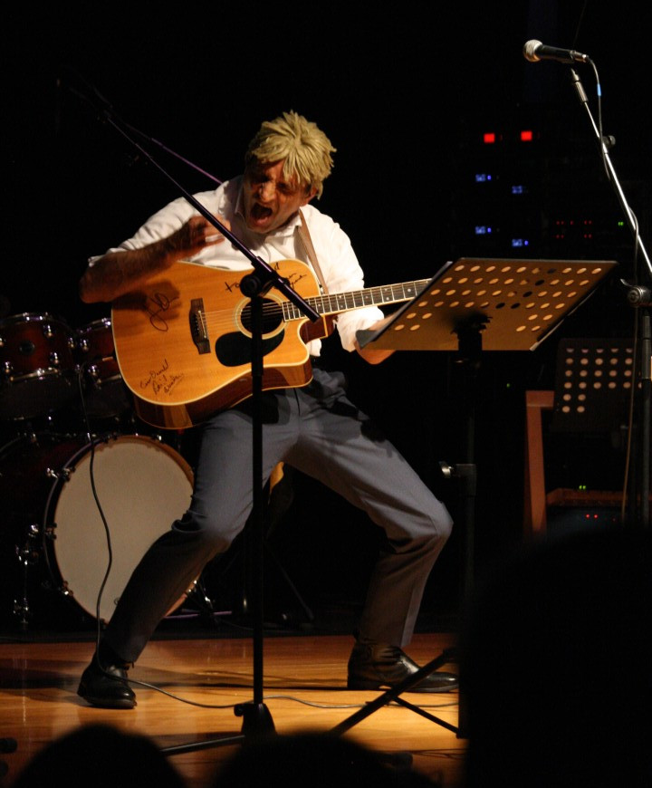 Osvando Ardenghi in una simpatica imtazione di Joe Cocker